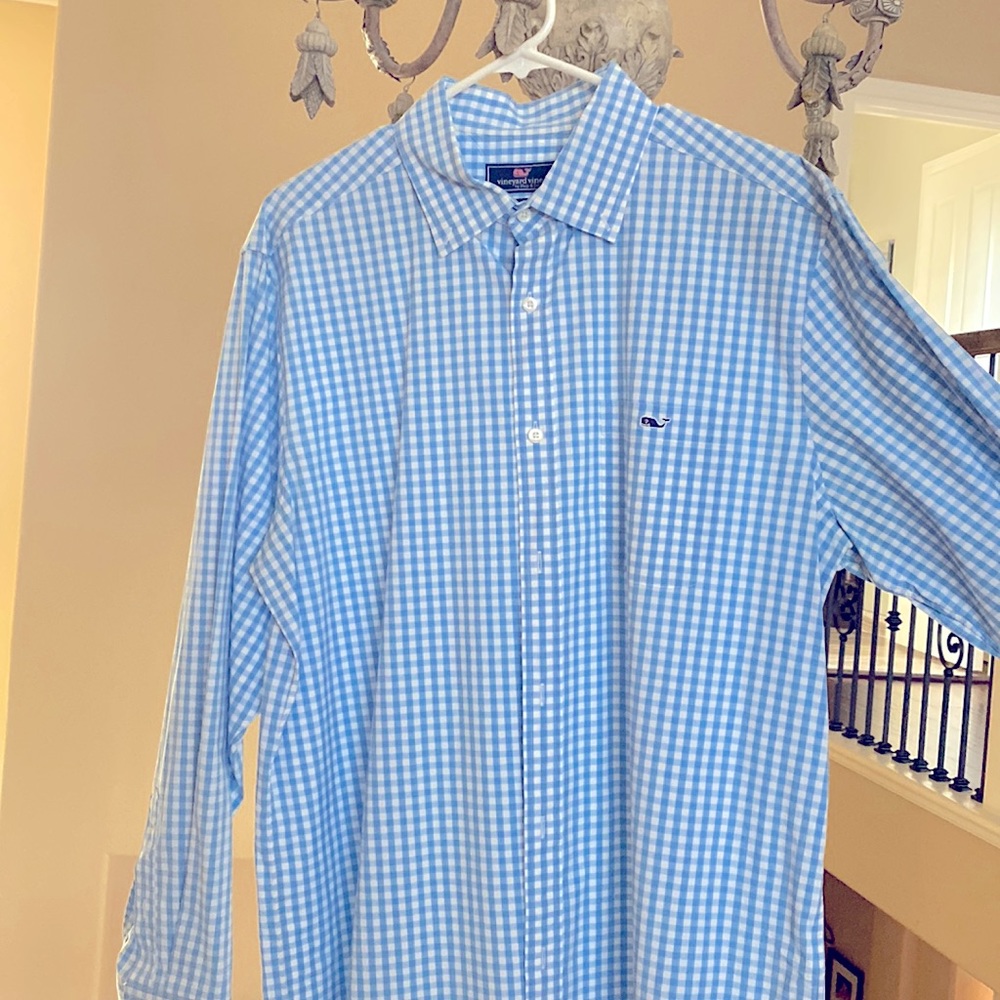 Large men’s Vineyard Vines dress shirt